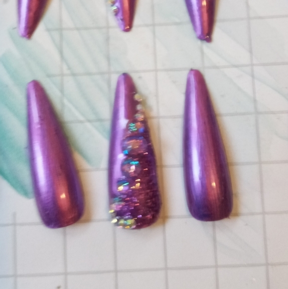 Press on nails - Picture 2 of 2